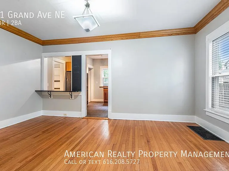 61 Grand Ave NE — Photo 8