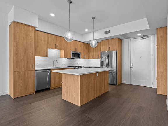 2nd image of 1212 Demonbreun St #2003
