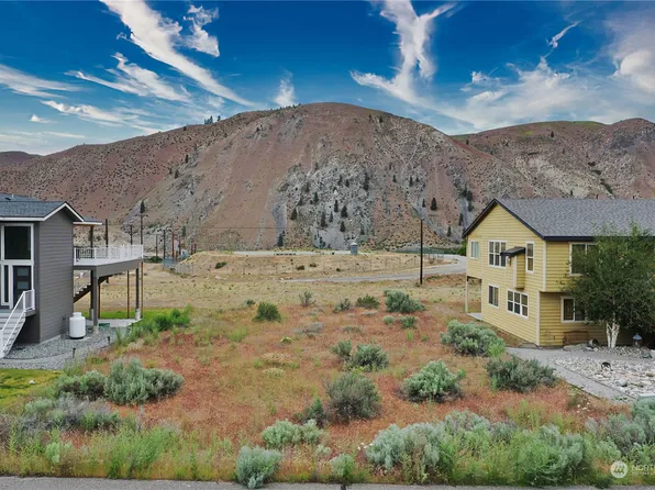 165 Lakeview Avenue, Orondo, WA 98843