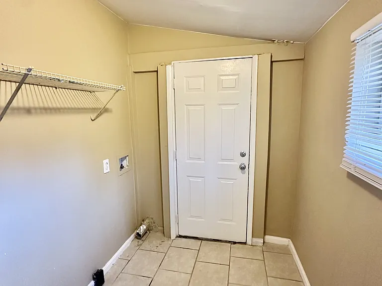 540 1st Ave NE — Photo 5