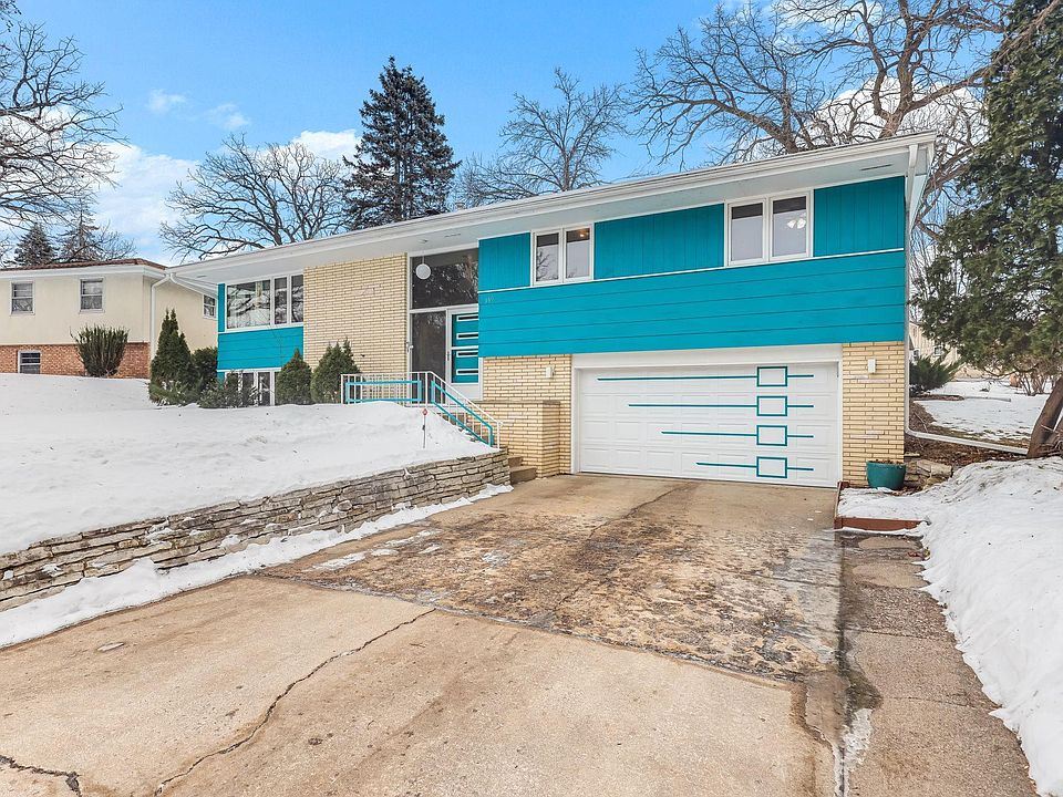 1st image of 160 Stonybrook Way NE