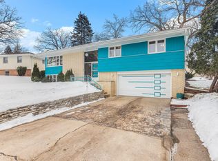 160 Stonybrook Way NE, Fridley, MN 55432