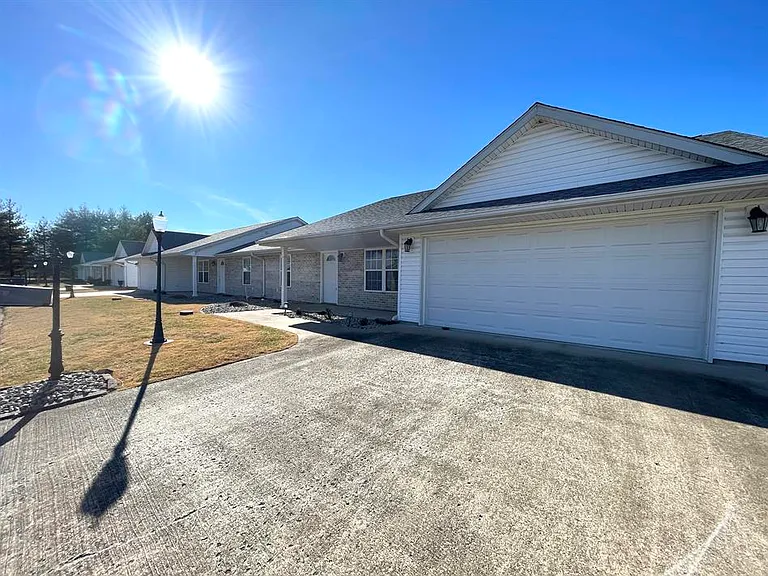 601 Heritage Ct — Photo 13