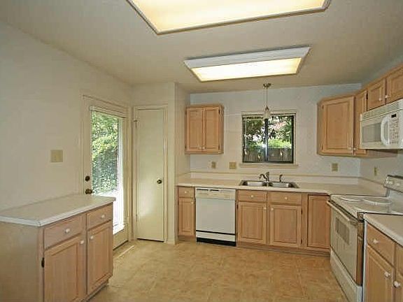 4th image of 782 Gastonia Ln
