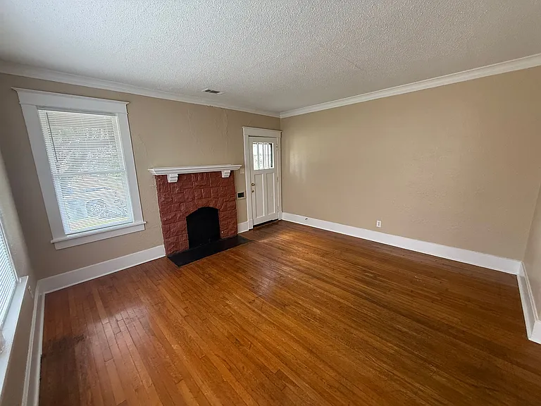 961 N Willett St — Photo 8