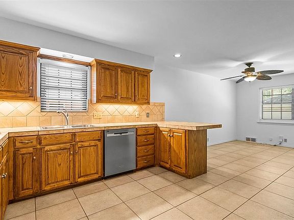 4th image of 710 Greenleaf Dr