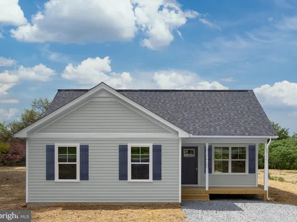 224 Latane Dr, Colonial Beach, VA 22443