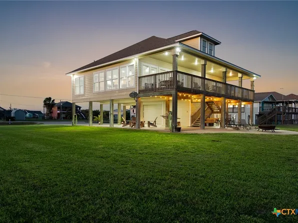 1588 W Bayshore Dr, Palacios, TX 77465