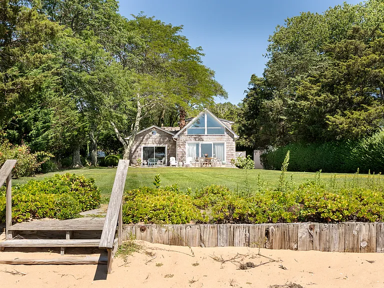 529 Peconic Bay Blvd — Photo 42