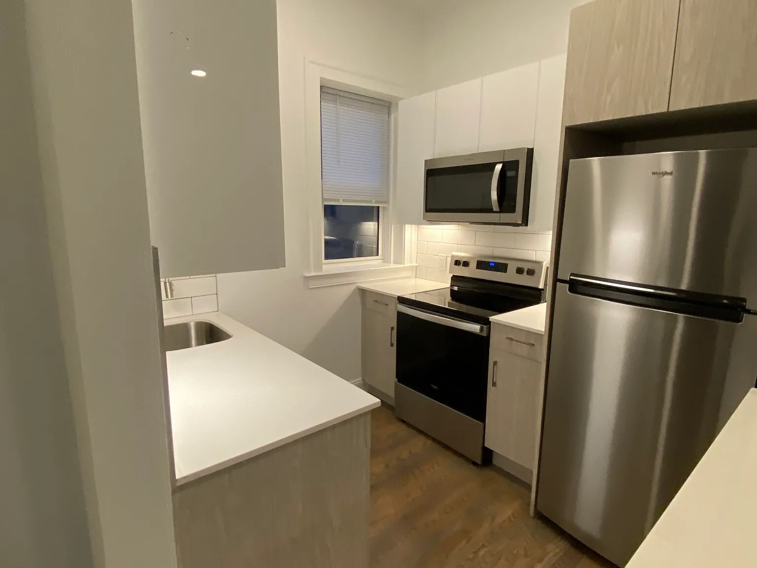 2 bed, 999 sqft, $3,800 — Photo 1