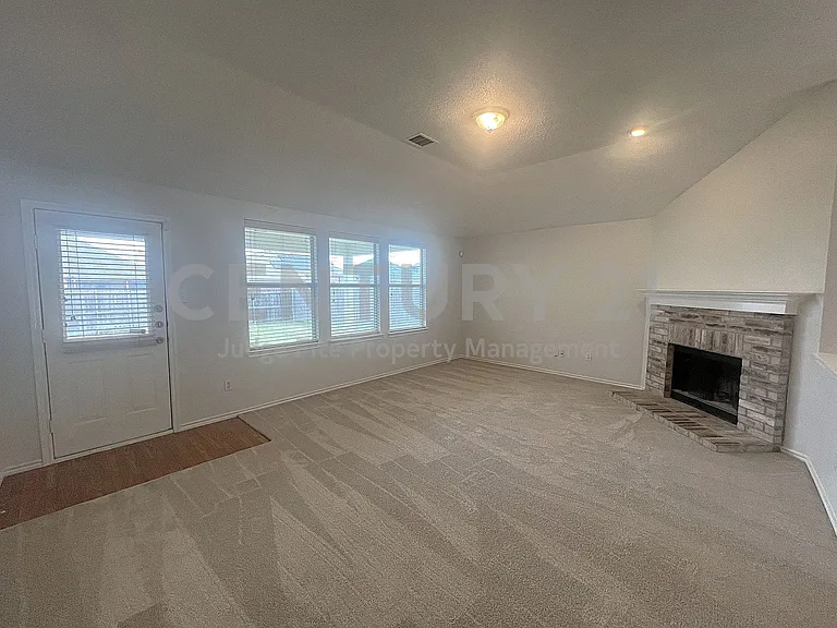 1616 Logan Dr — Photo 8