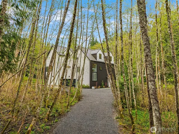 9243 NE Spargur Loop Road, Bainbridge Island, WA 98110