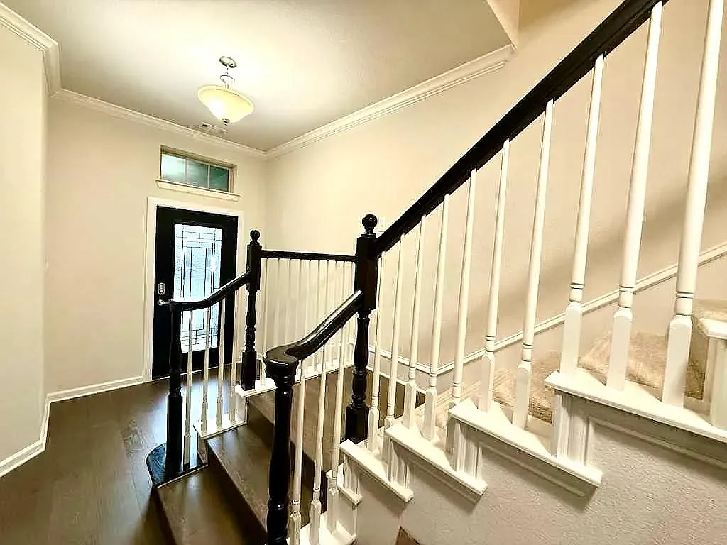 4 bed, 2757 sqft, $3,300 — Photo 2