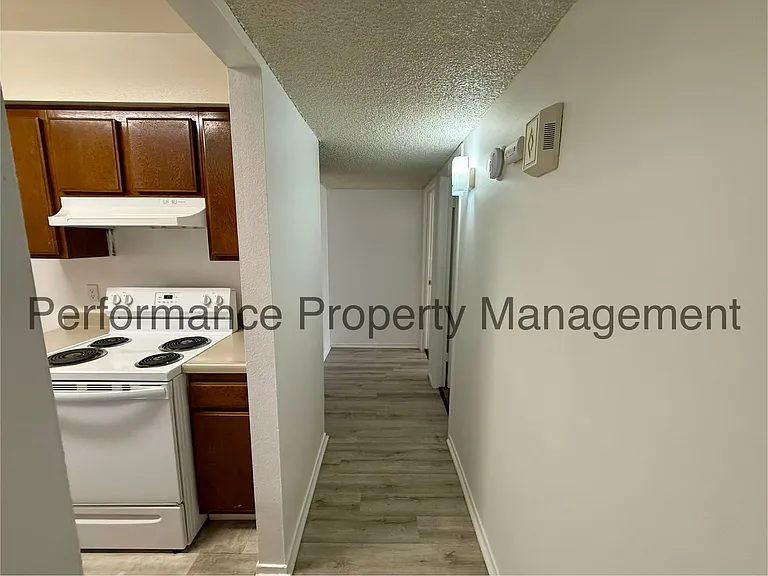 Crest View Apartments — Photo 4