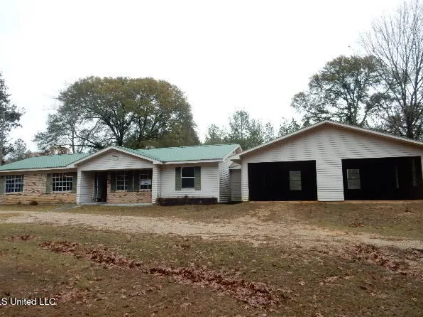 75 L G Collins Rd, State Line, MS 39362