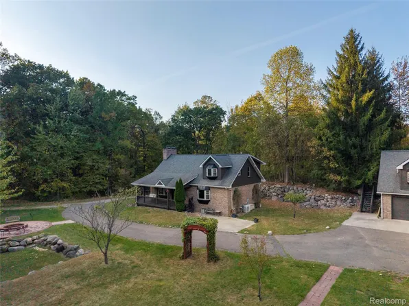 2631 Lakeville Rd, Oxford, MI 48370