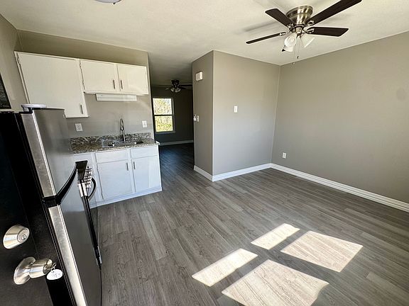 5th image of 410 S College Dr APT 2