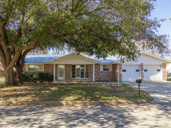 2303 16th St, Brownwood, TX 76801