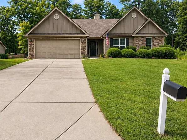 140 Rolling Oaks Ln, Colbert, GA 30628