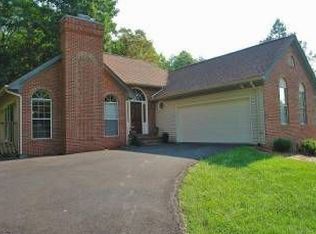 6645 Christopher Dr, Roanoke, VA 24018