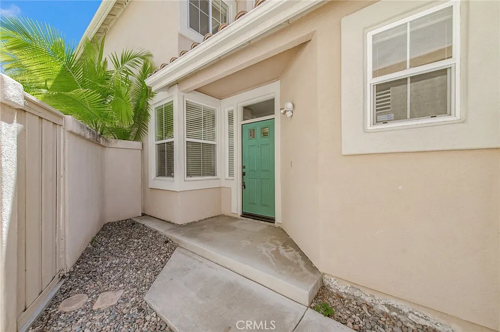 4 bed, 2004 sqft, $4,850 — Photo 3