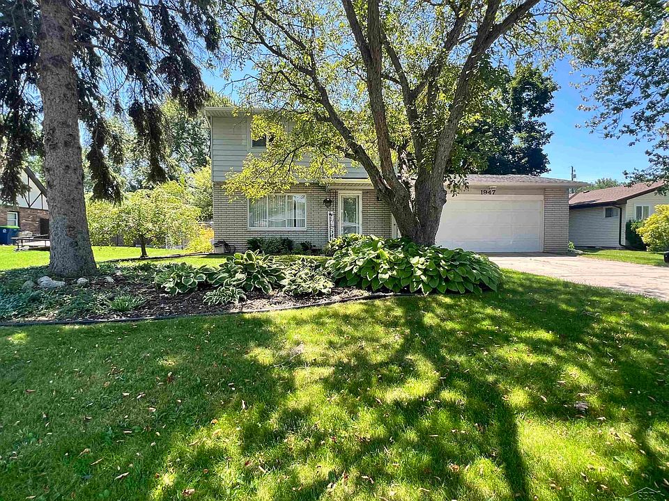 1st image of 1947 Crescent Dr