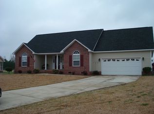 1922 Sunshine Ct, Hope Mills, NC 28348