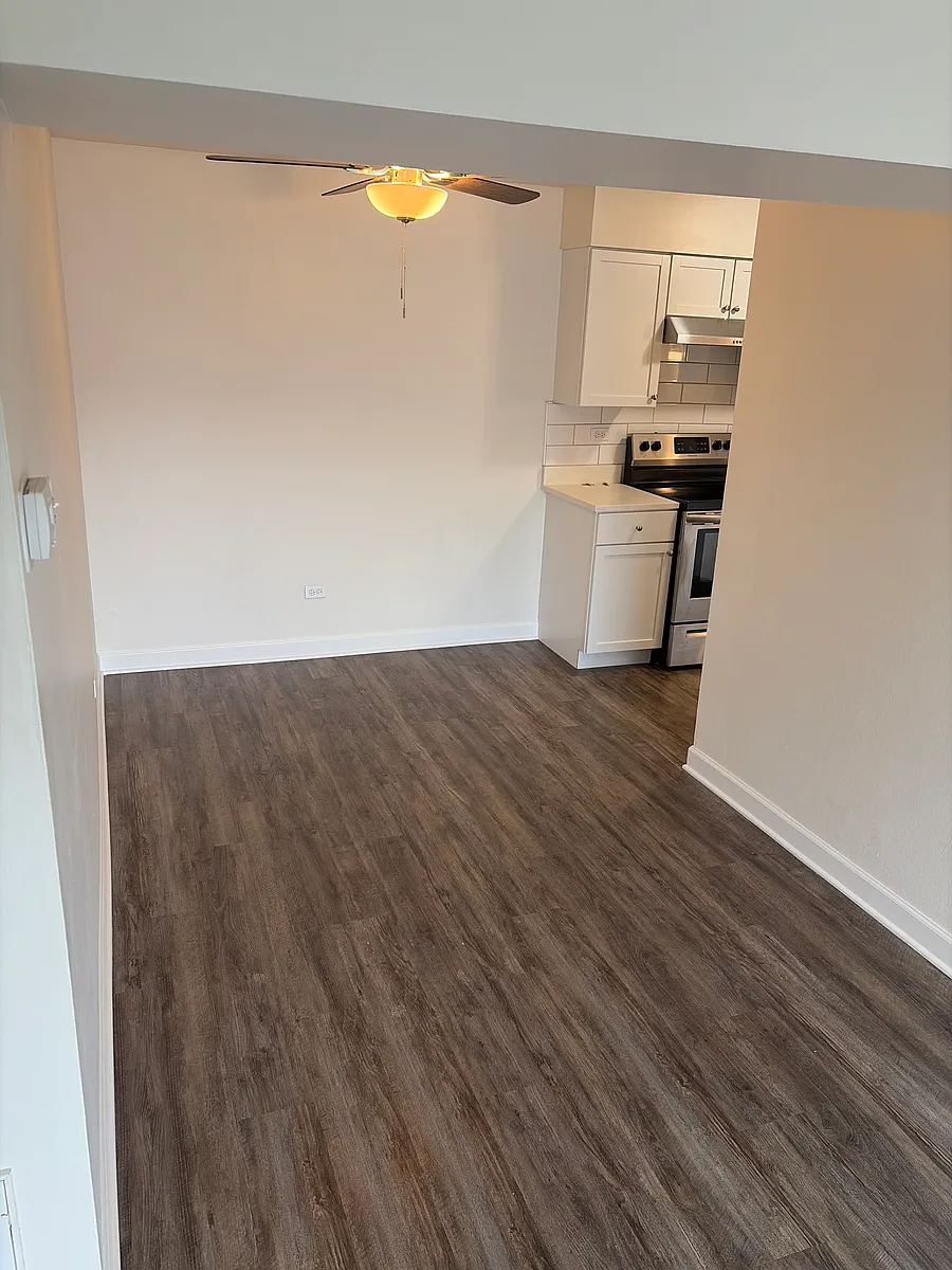 Building Photo - 10727 Green Meadows Dr #3C