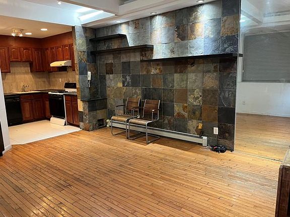 3rd image of 42-31 Colden St #3C