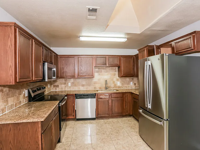736 W Colony Dr — Photo 7