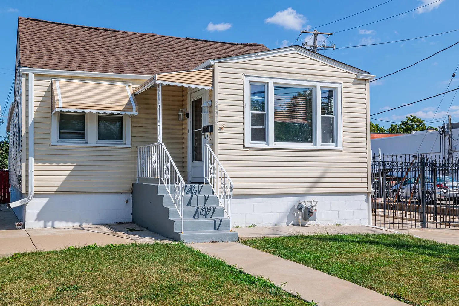 4237 Ruby St photo 1