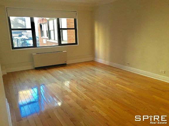 4th image of 165 E 32nd St