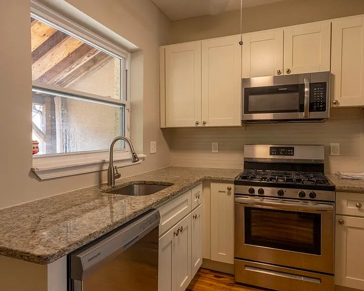 110 N Rose St — Photo 8