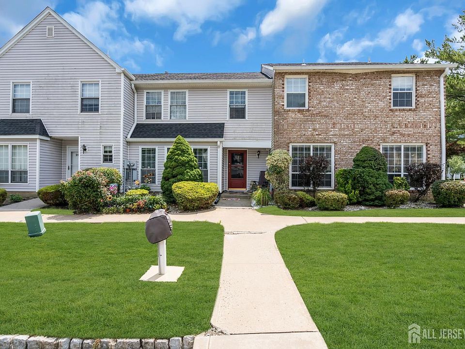 1st image of 200 Franklin Pl