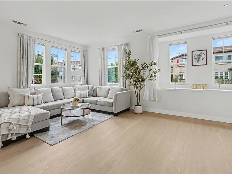 6380 Monterey Way — Photo 5