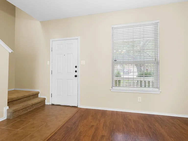 157 Carmel Dr — Photo 4