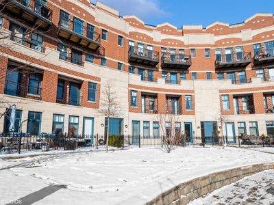 7742 N Sheridan Rd APT 4R, Chicago, IL, 60626