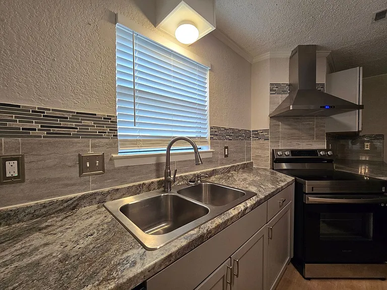 3005 Tallwood Dr — Photo 8