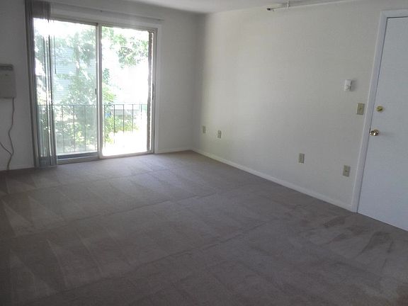 4th image of 93 West St APT 3