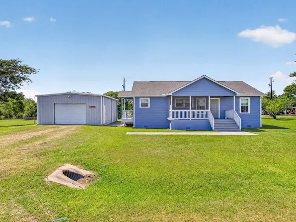 570 Stovall Dr, Palacios, TX 77465