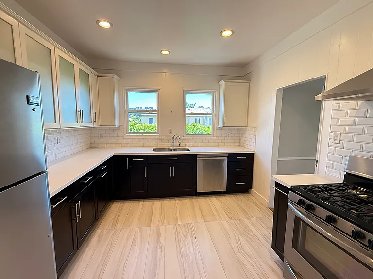 8001 1/2 Blackburn Ave — Photo 39