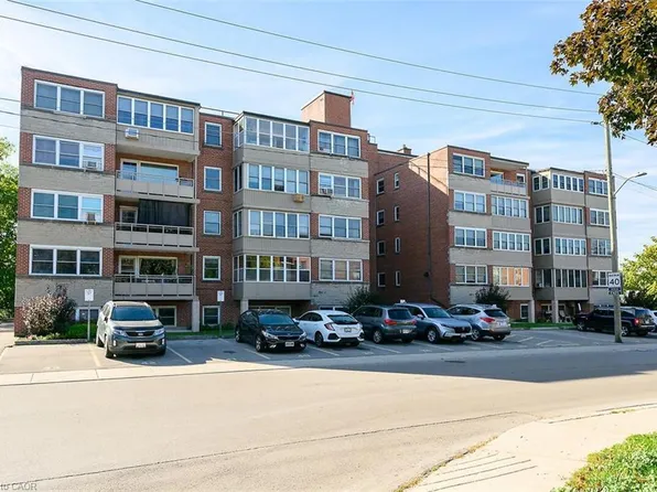 9 Grant Blvd #107, Hamilton, ON L9H 4L5