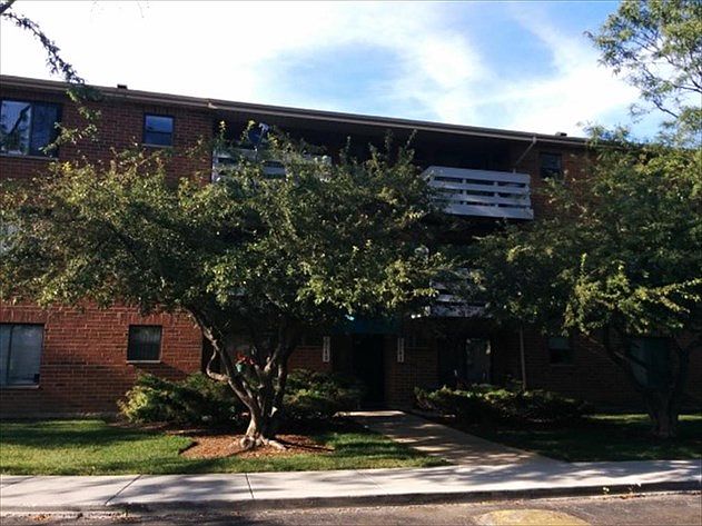 2nd image of 1241 E Winslowe Dr #302