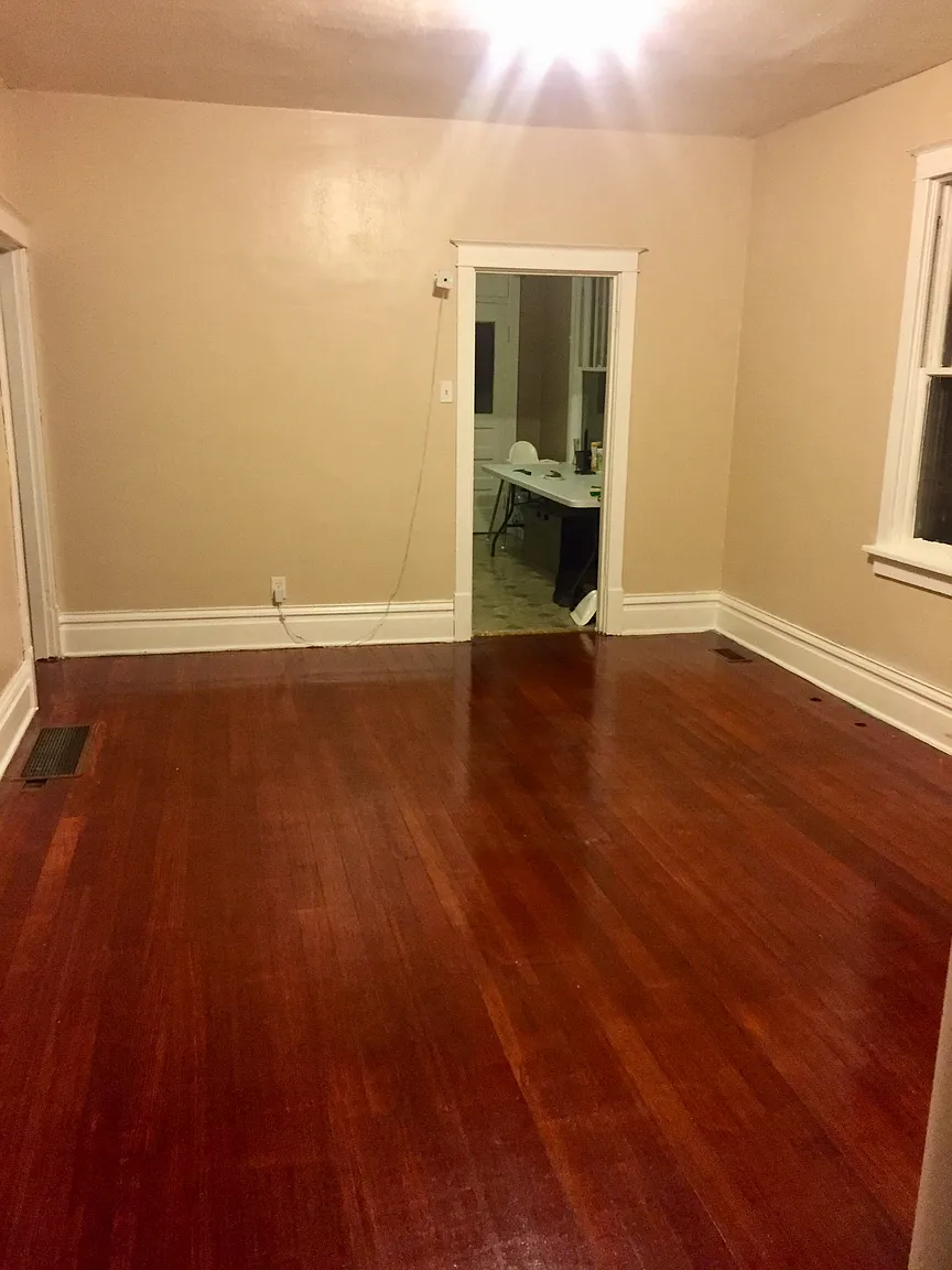 8573 North Broadway photo 1