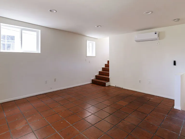 2120 N Cahuenga Blvd — Photo 21