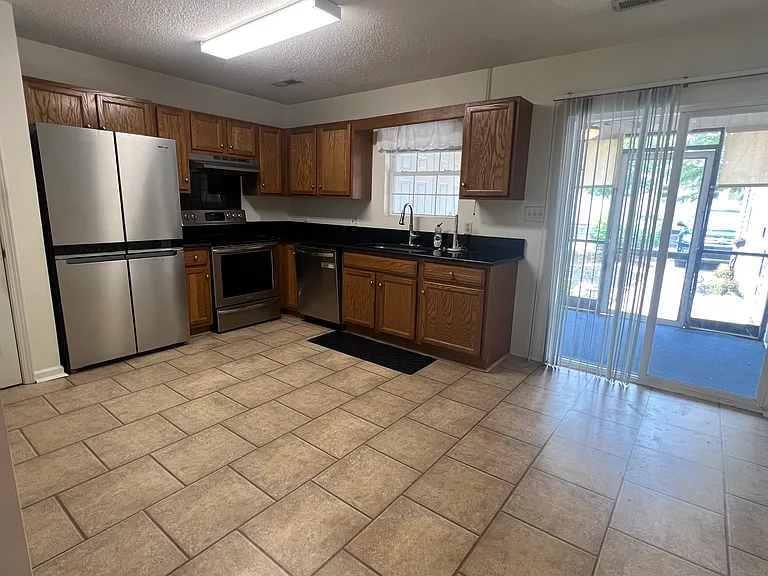 219 Woodruff Park Ln — Photo 5