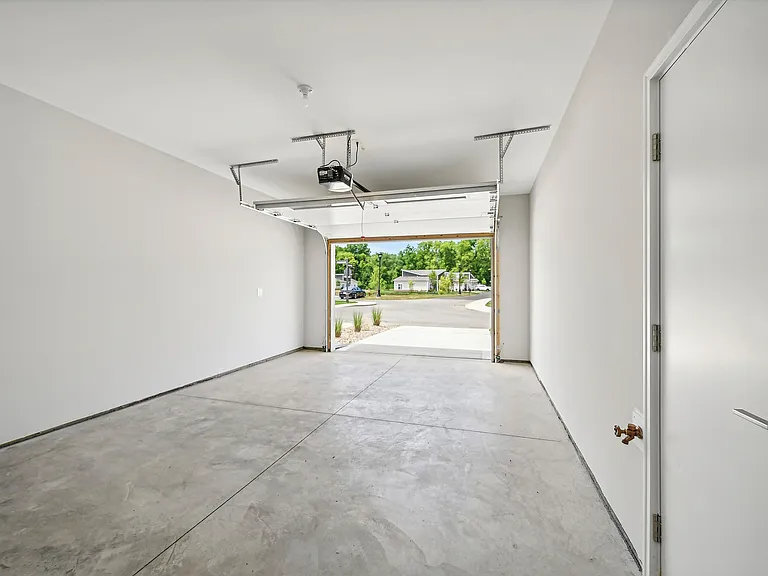 1 Bedroom | Garage