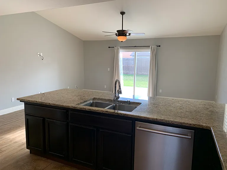 2423 W Corvina Ave — Photo 34