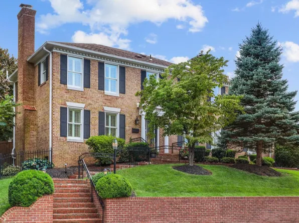 4910 35th St N, Arlington, VA 22207