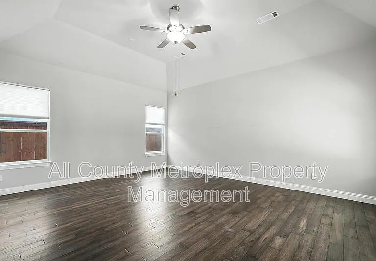 9002 Habersham Dr — Photo 3